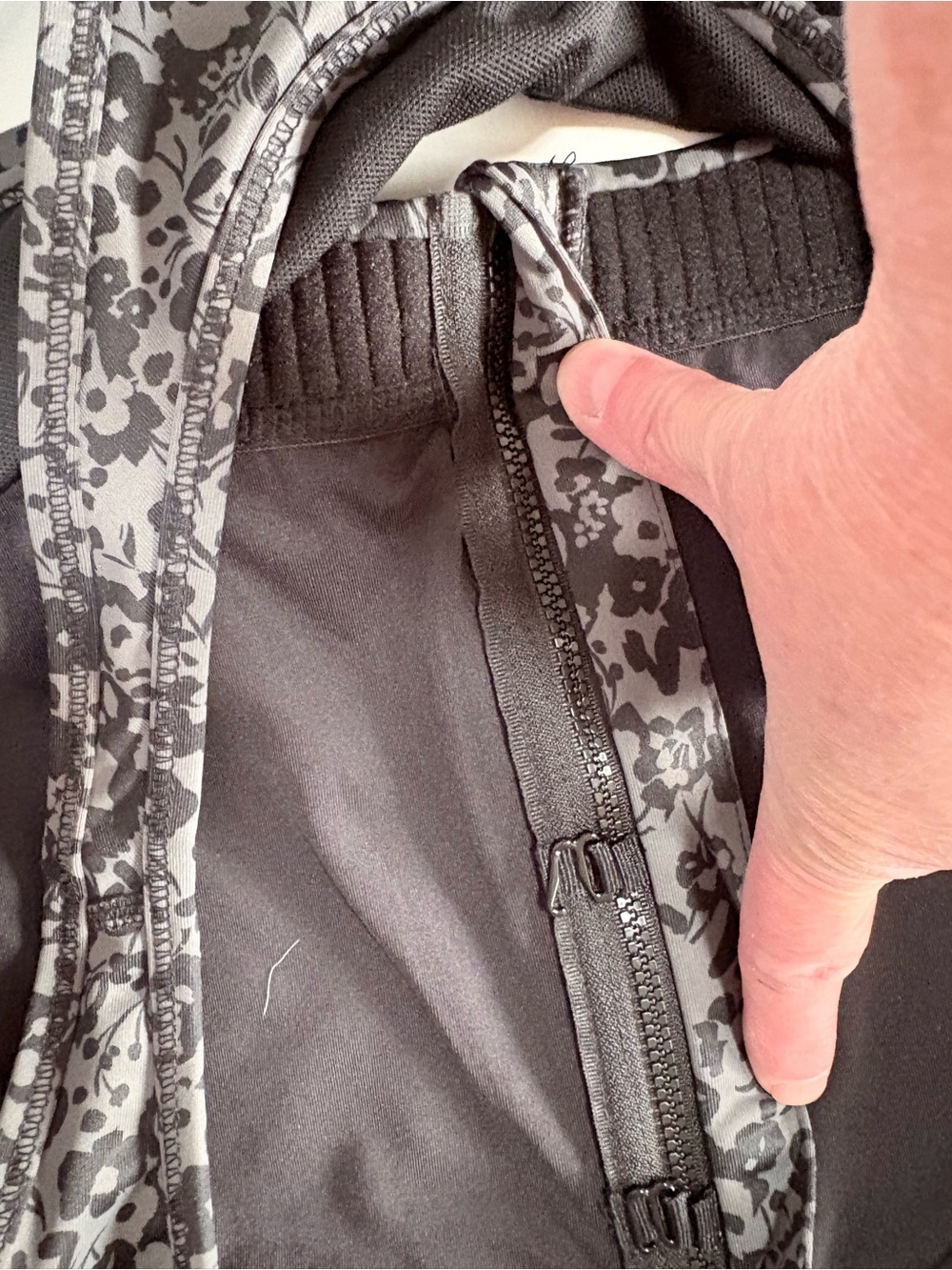 Women’s 3x Front-Zip Sports Bra - Gray Floral - Picture 3 of 3